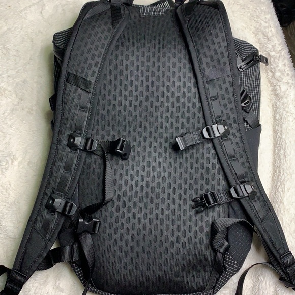 Lululemon More Miles Active Backpack NWT Black - Picture 16 of 16